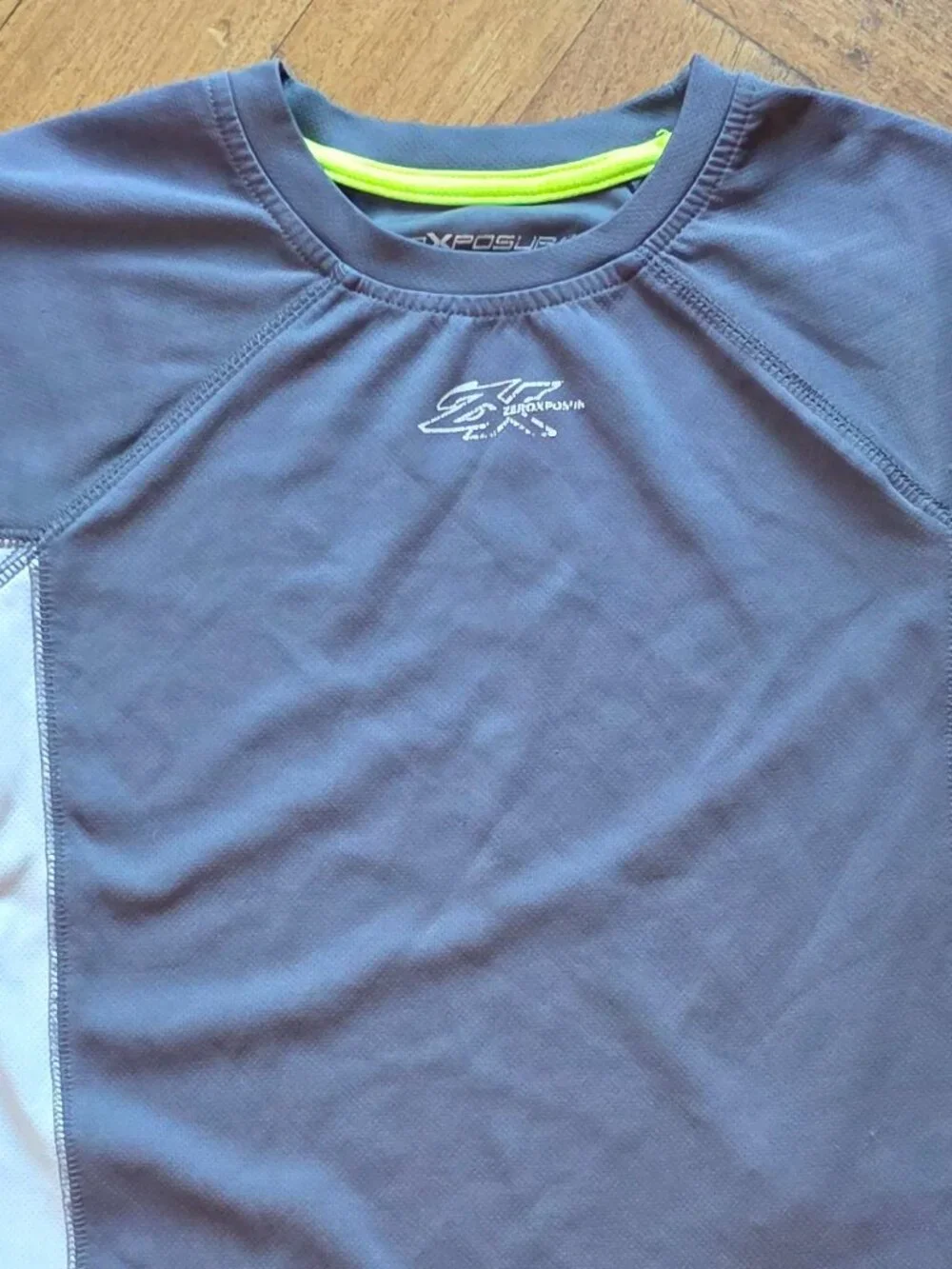 ZeroXposur Gray/White Kids Rashguard Size M 5/6